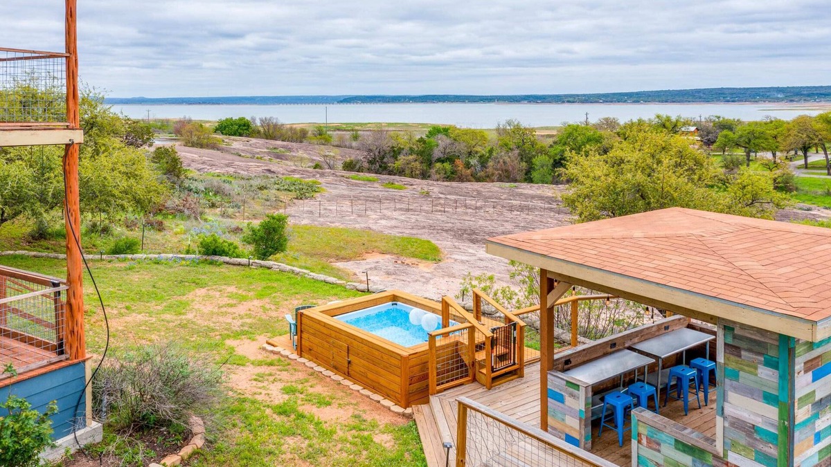 Buchanan Dam House | POOL, Lake views, 5 KING/3.5b, outdoor Cabana