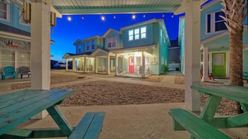 Cinnamon Shore House | Pool Patio Blocks to the Beach Golf Cart Zone Daiquiri Daze by AvantStay