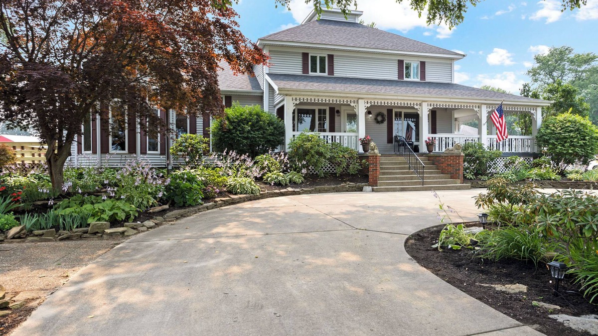 Huron House | Pool, Pickleball and Sleeps over 30 People