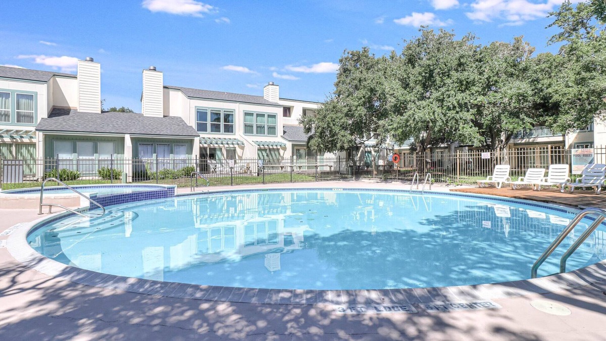 Sailhouse Condo | Pool, Pier, Boat dock, Ramp and Trailer Parking, Tennis Courts.