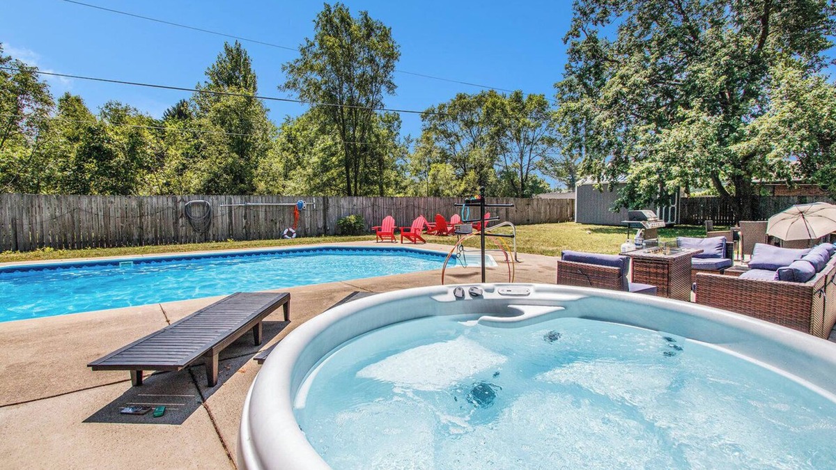 Stevensville House | Pool & Play | Hot Tub, Ping Pong, Nintendo Switch