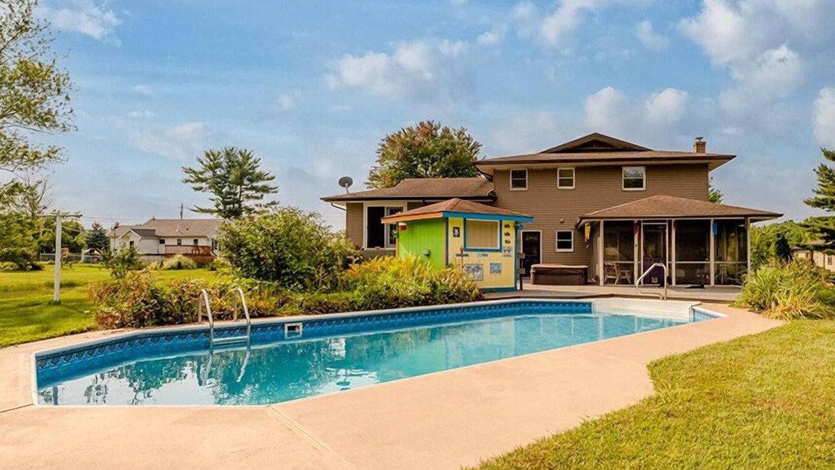 Bridgman House | Pool & Pond Retreat | Hot Tub | 2 Acres