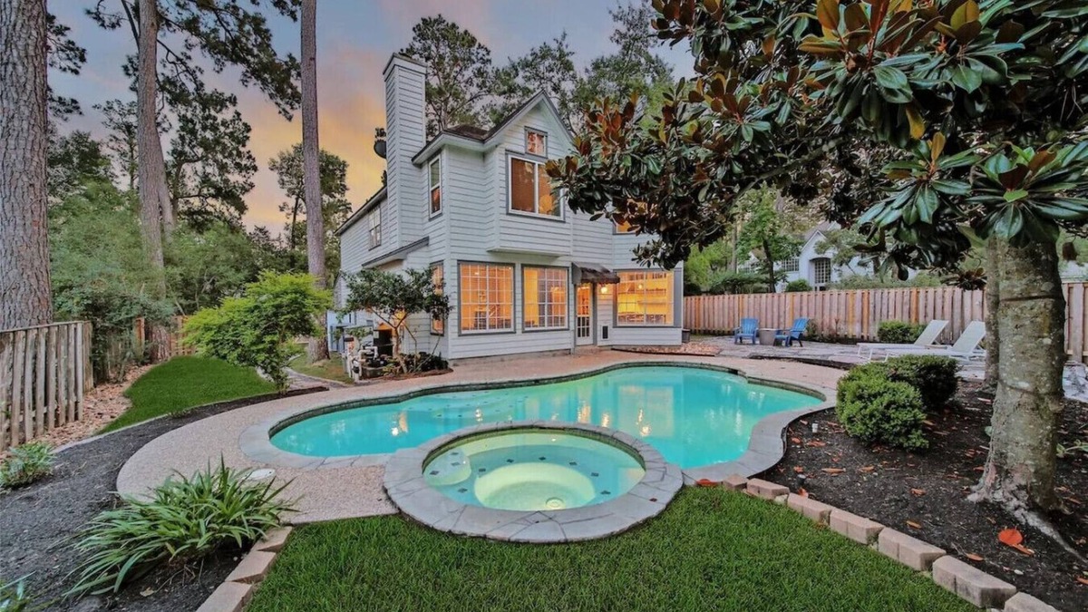 The Woodlands House | Pool & Spa – The Woodlands Gem