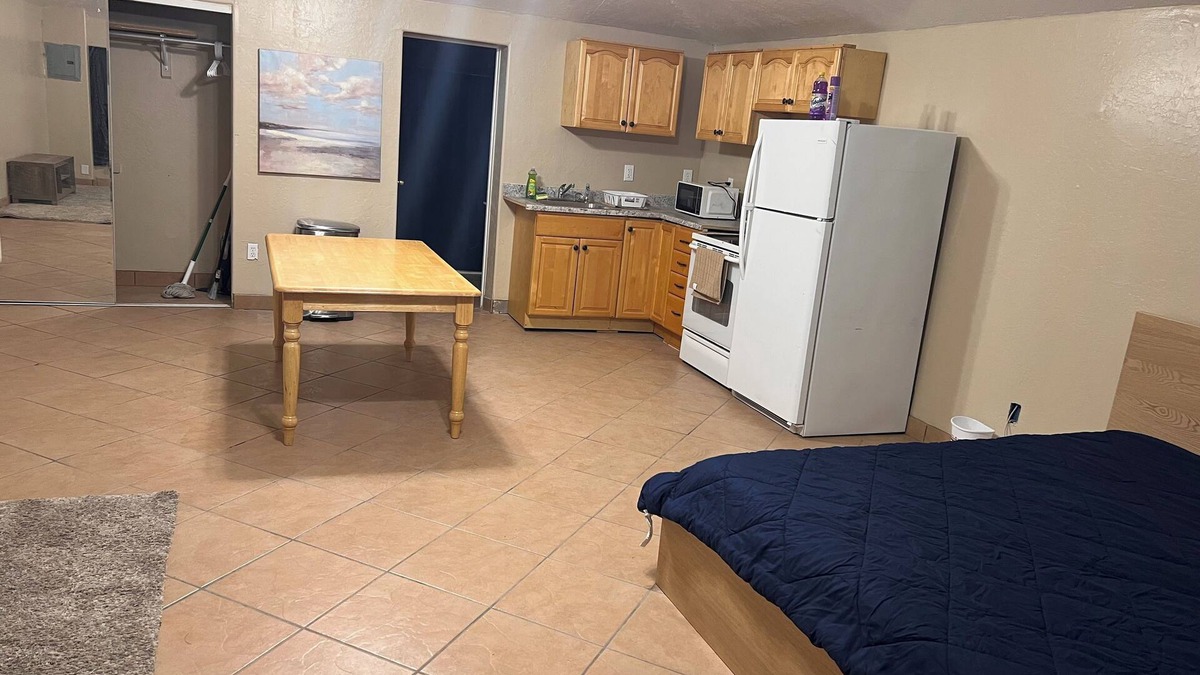 Story Apartment | Pool studio #2 with WiFi & AC in Downtown Phoenix