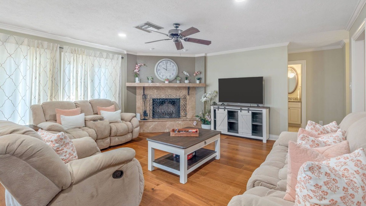 Lake Charles House | Pool table, ample patio, bbq and located in a central neighborhood.