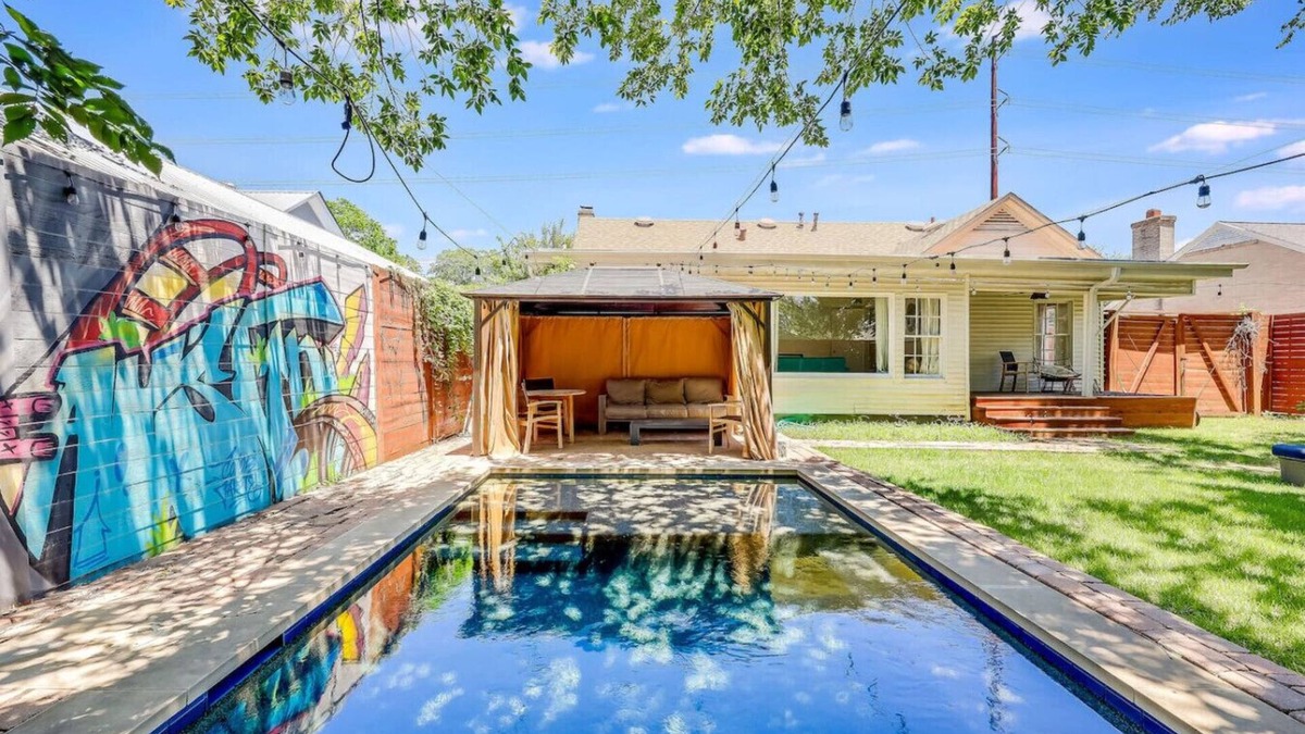 Hancock Apartment | Pool & Vibes, Relaxing and Fun!