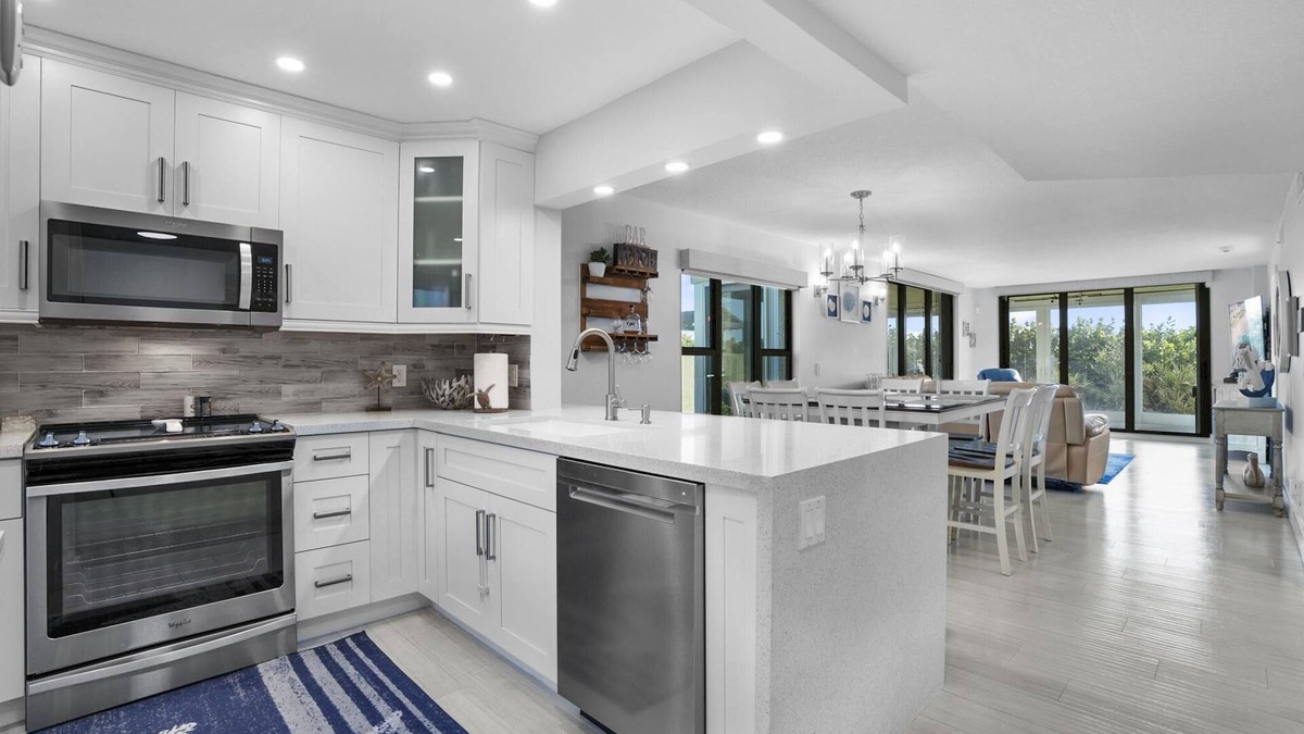 Hutchinson Island South Condo | Pool view first floor Corner unit