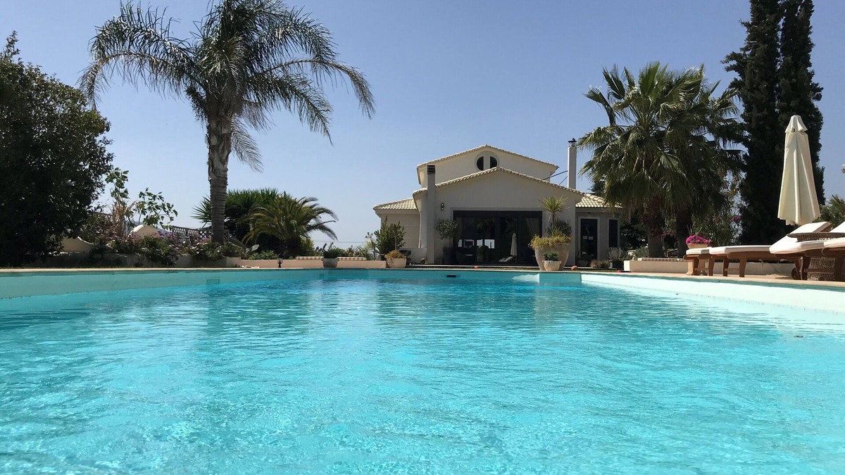 Spata-Artemida House | Pool villa for 4-8 people in Greek country side (40 minutes from Athens!)