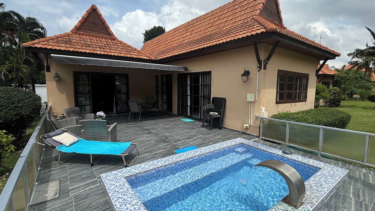 Saen Suk Villa | Pool Villa Palmtree Residence