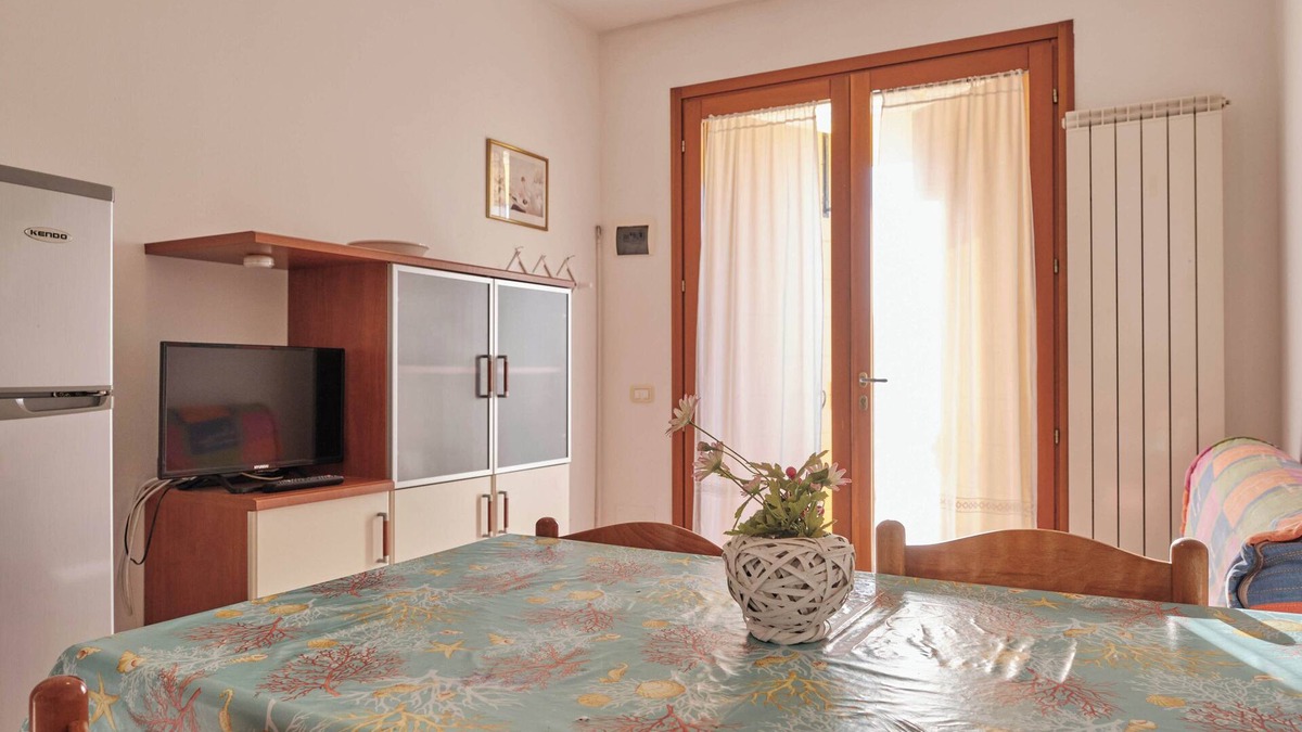 Rosapineta Apartment | Poolside getaway-Beahost