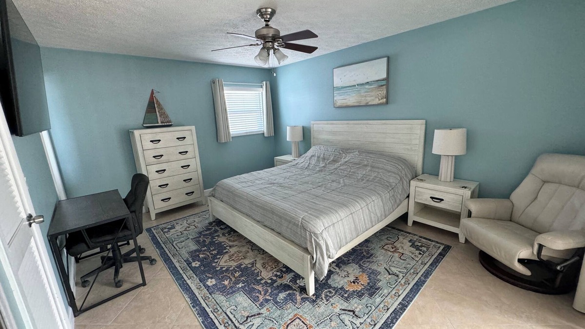Port Saint Lucie House | Poolside King Room in PSL