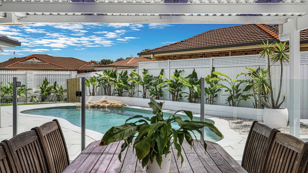 Currumbin Waters House | Poolside Luxe Living - Currumbin