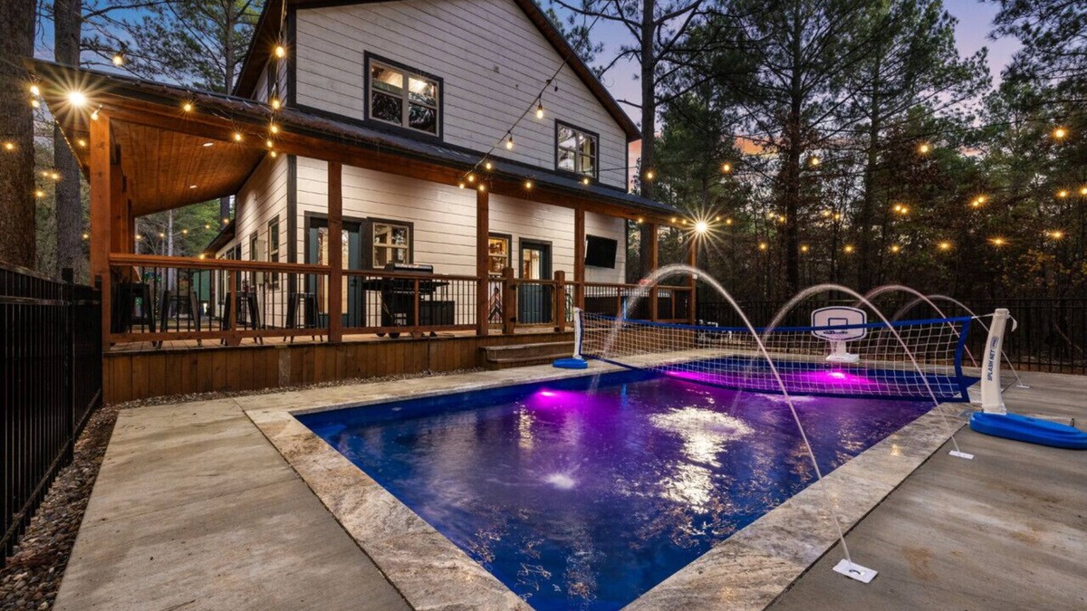 Pickens Cabin | Poolside Par-Tee · Putt & Swim: Mini Golf, Heated Pool & Shuffleboard