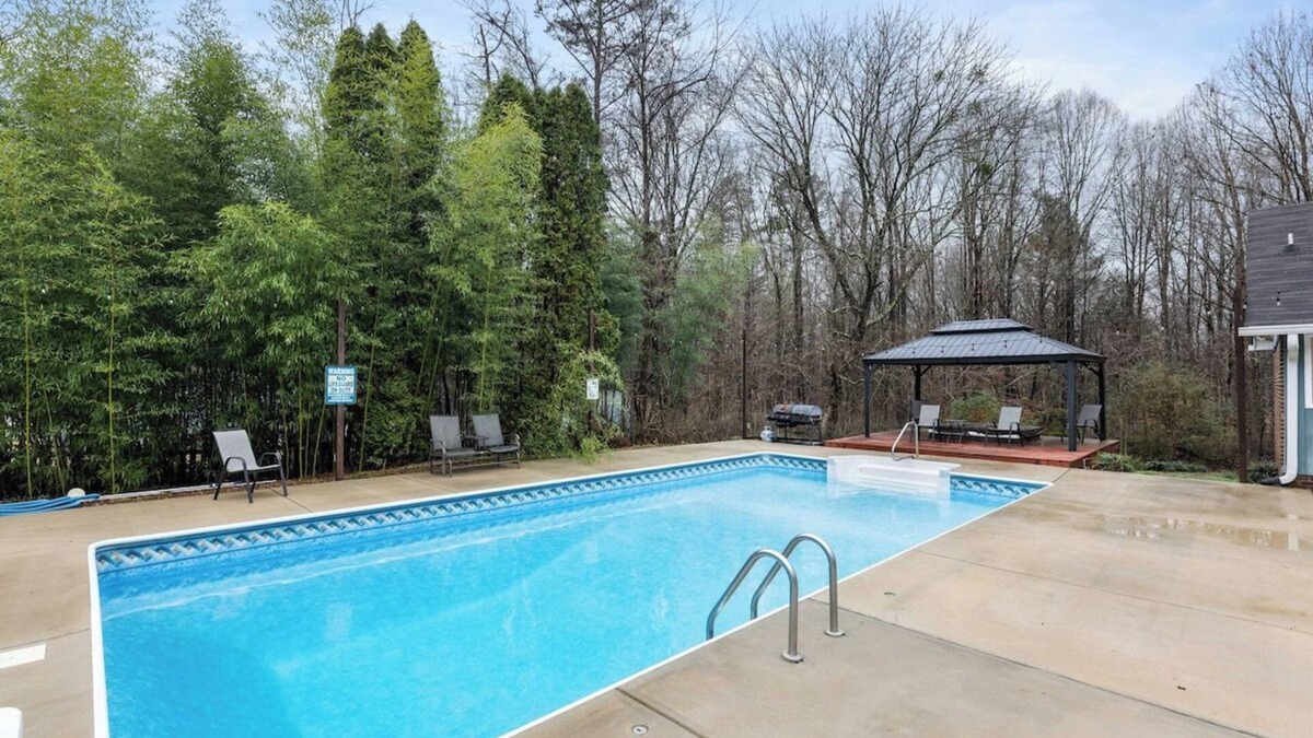 Charlotte House | Poolside Paradise in the Heart of Charlotte