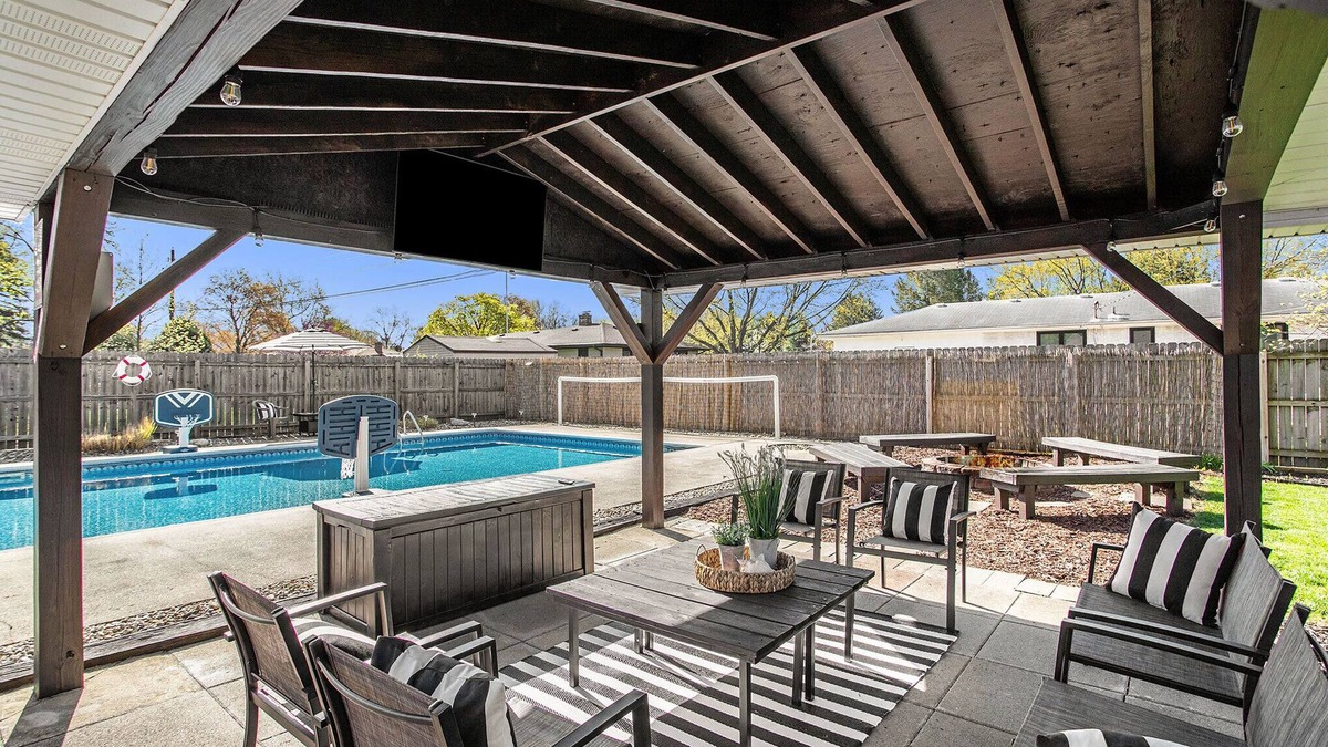 Stevensville House | Poolside Playhouse: Beach Getaway, Firepit & Games