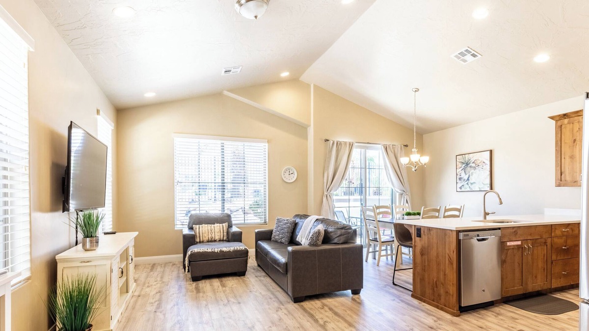 Sienna Hills House | Poolside Retreat Dog Friendly!