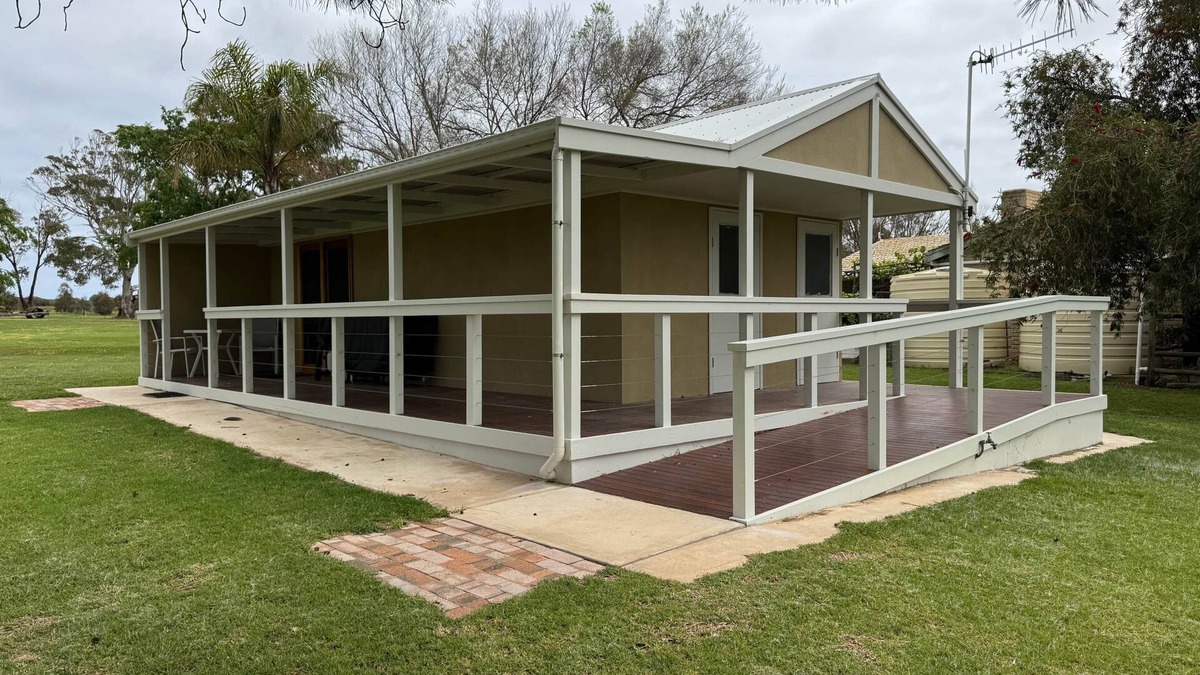 Warrow Cabin | Poona Farm Estate - The Lodge