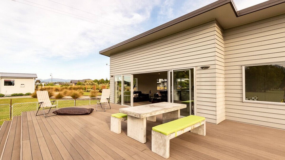 Te Anau House | Poppa Pete's - Te Anau Holiday Home