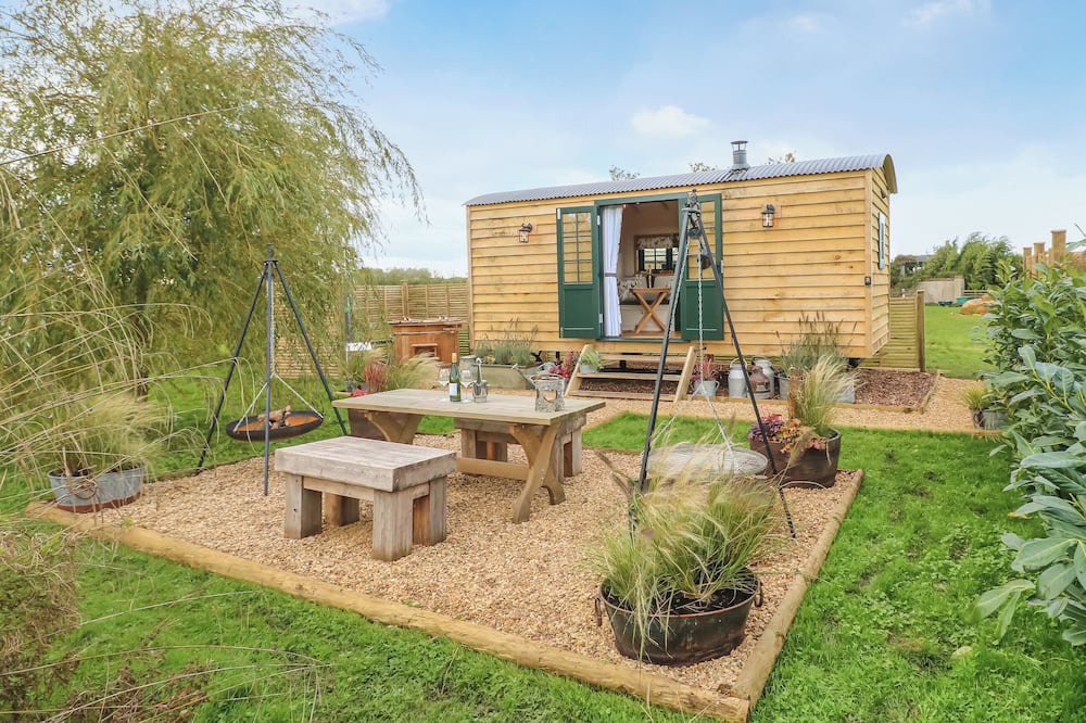 Redmile Cottage | Poppie's Shepherd Hut - UK50227