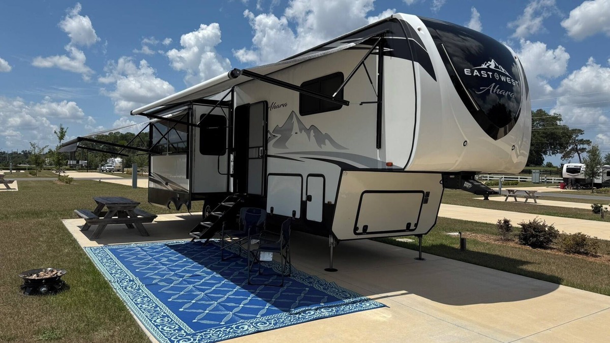 Fellowship House | Poppop's Rambler at Champions Run Luxury Resort