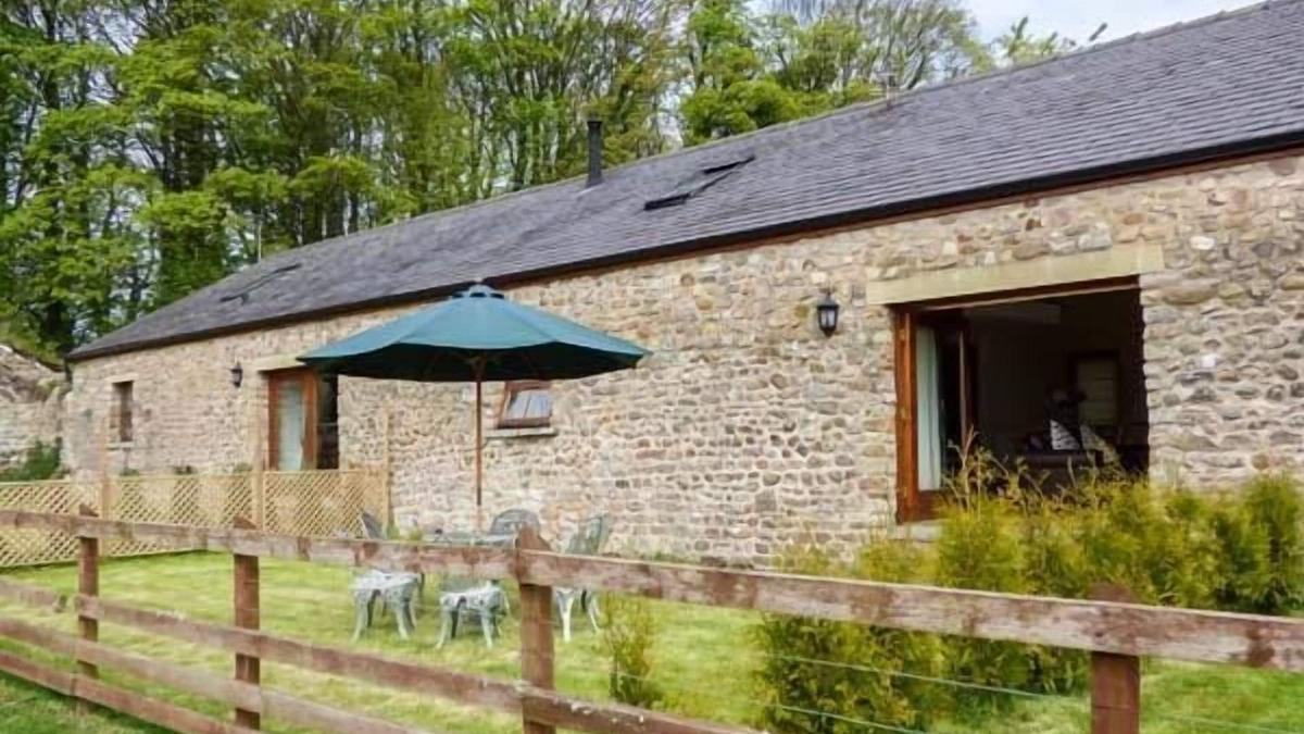 Lancaster Cottage | POPPY COTTAGE, pet friendly, with open fire in Lancaster