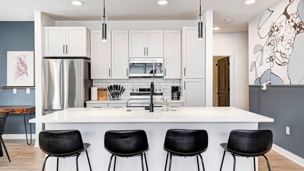 Noblesville Apartment | Poppy Place - King/Queen 2bed/2bth