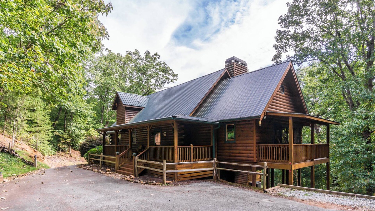 Dahlonega Cabin | Poppy's Great Escape, Log Cabin-HotTub/Gated/4 Bed/4 Bath/Dog Friendly/!
