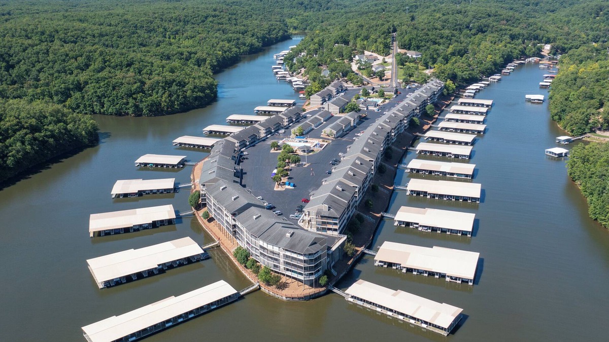 Osage Beach Condo | Popular Beautiful & warm 2 bedroom condonMM 3 Grand Glaize Arm, Osage beach, MO.