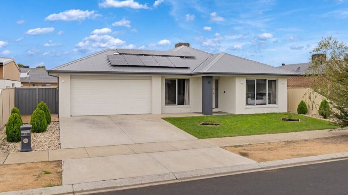 Shepparton North House | Popular Villa #2 · Popular Villa - Spacious 4 Bedroom Home
