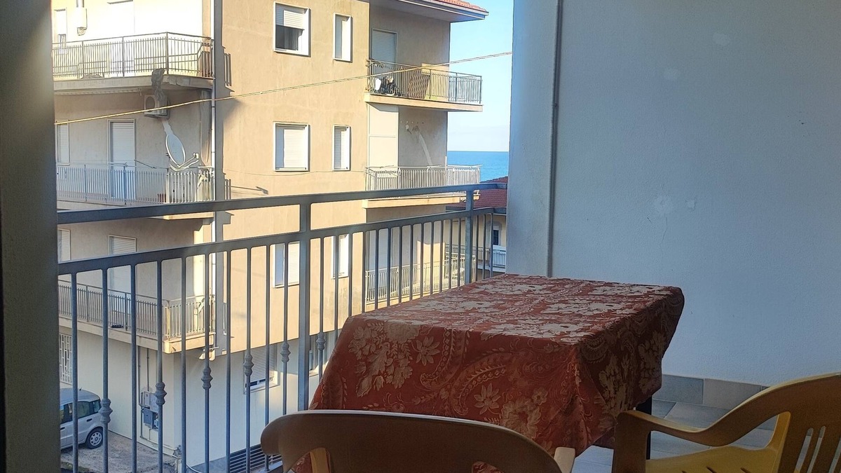 Cariati Villa | Port-AGIP areaDouble room, shared bathroom(with single) in cottage fam.