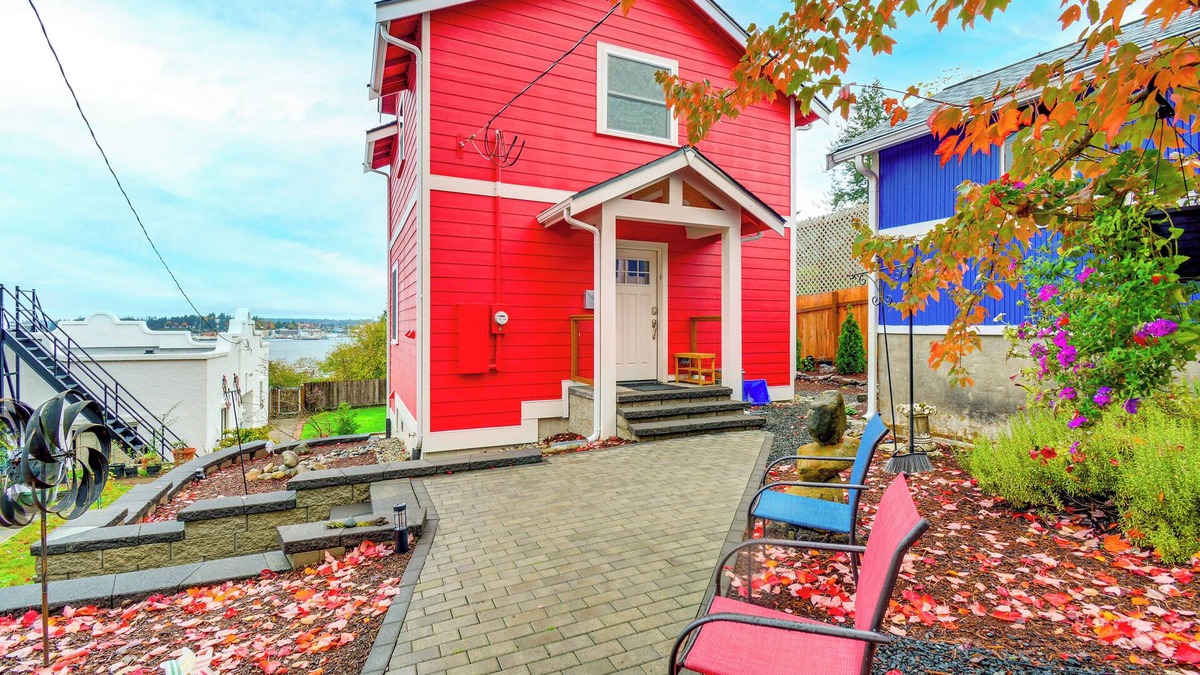 Retsil Apartment | Port Orchard Guest House - Walk to Bay Street!