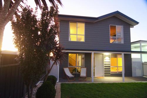 Port Victoria House | Port Victoria's 'Saltwater Breeze' - Ocean Views