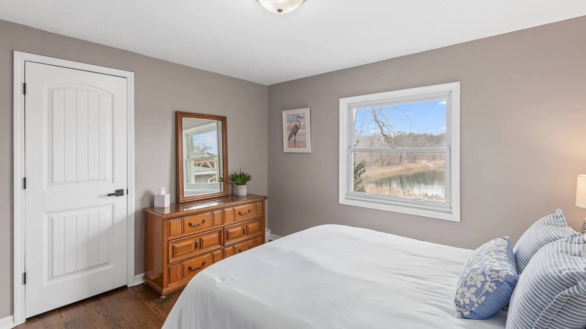 Portage House | Portage Indiana Dunes 3 bedroom Duplex Plaza Upper A