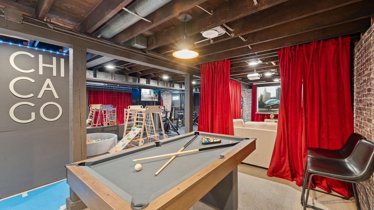 Chicago House | Portage Park, Movie Theater, Game Room, Gym, Arcade, Kid's Space, Fits 16 Guests