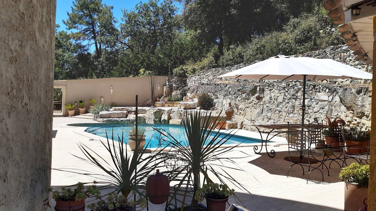 Pont-Saint-Esprit Bed & Breakfast | Portail des Oliviers "Property" near the Ardèche gorges