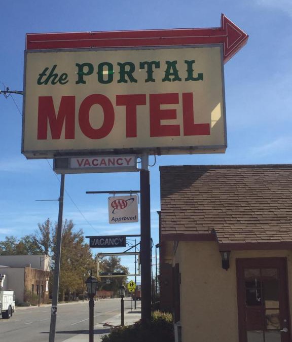 Lone Pine Hotel | Portal Motel