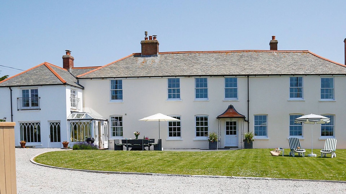 Porthcothan Cottage | PORTHCOTHAN HOUSE, pet friendly, with open fire in Porthcothan