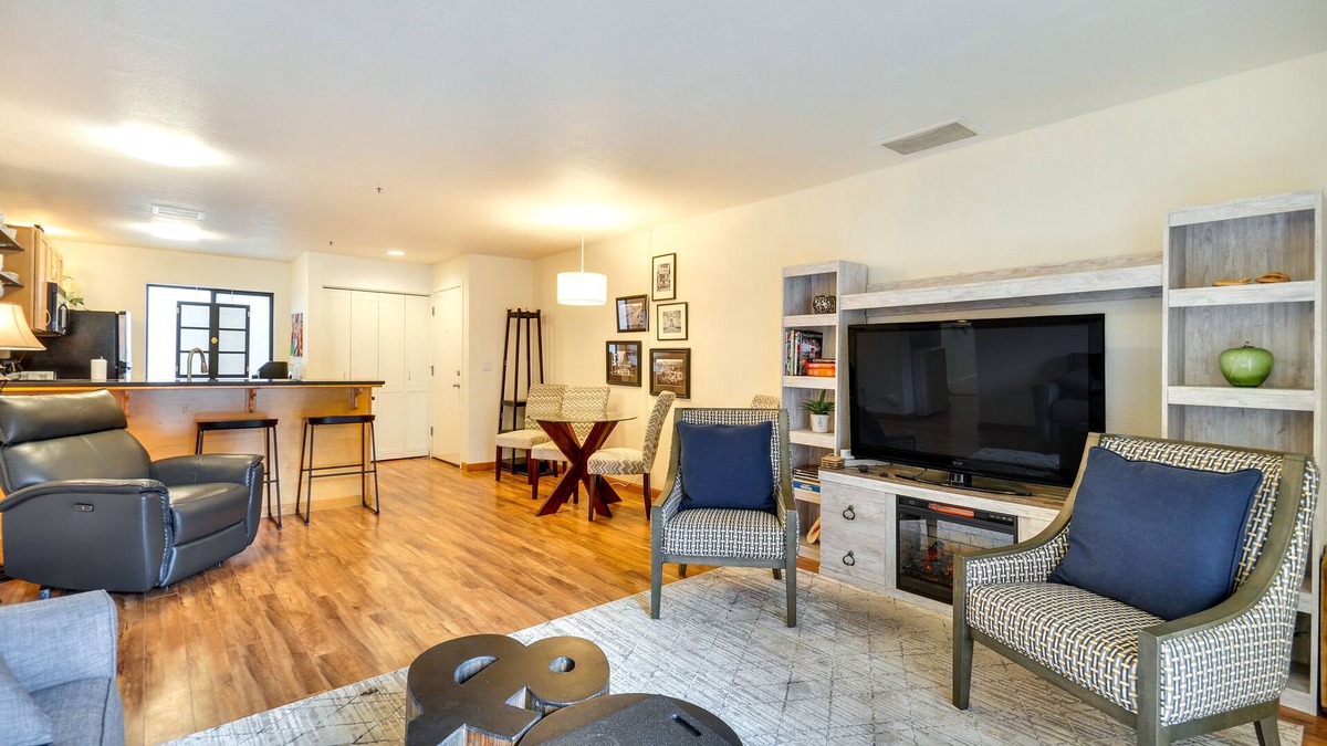 Old Town Chinatown Condo | Portland Condo w/Hot Tub Access, Near Downtown!