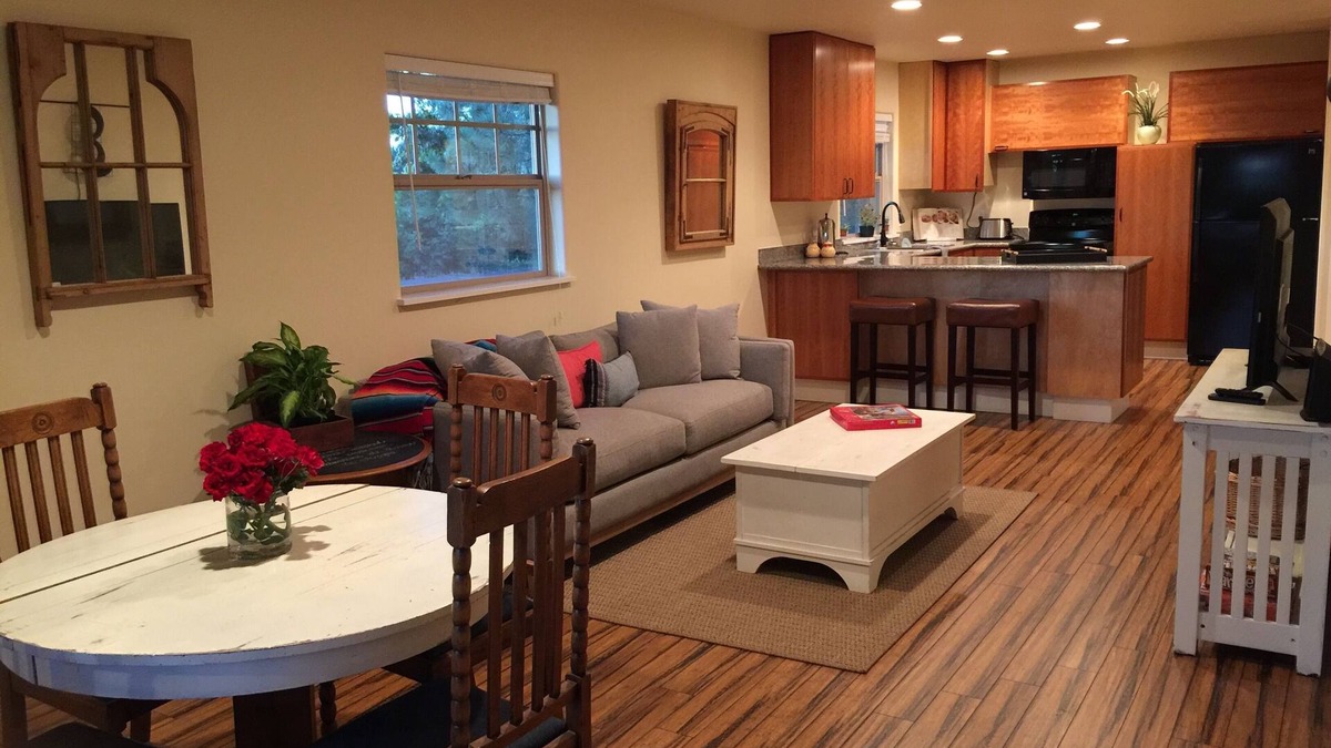 Canby Cottage | Portland Oasis! Close in country renovated cottage with Exc WIFI