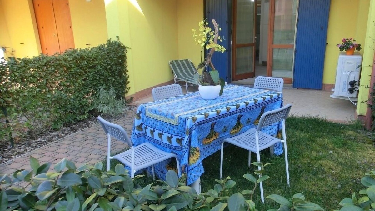 Aprilia Marittima Villa | Porto Antico - Two-room apartment with garden