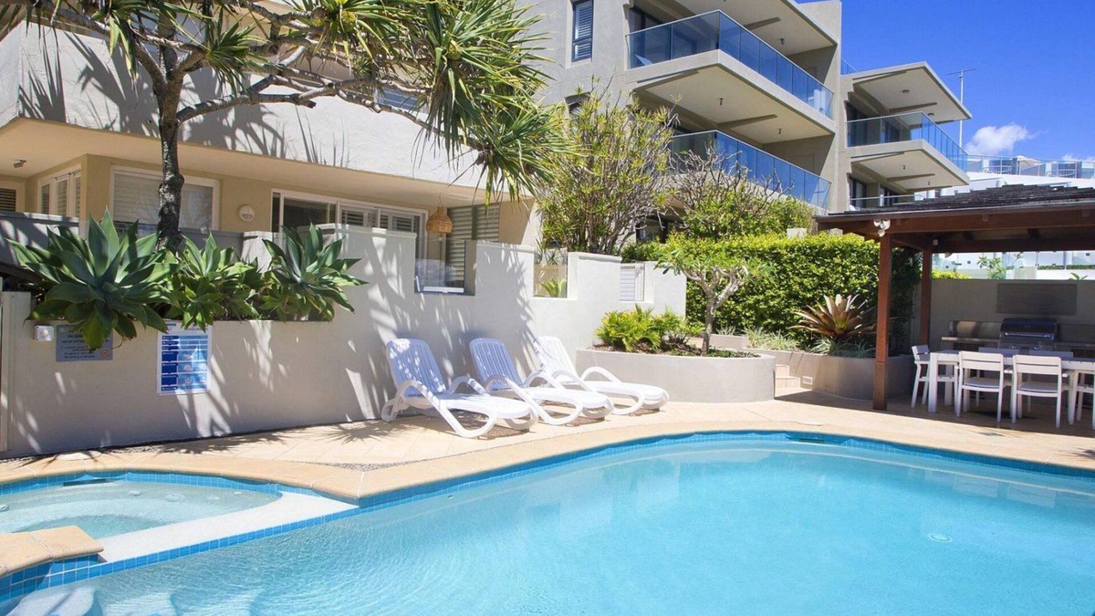 Noosa Heads Apartment | Portofino 4 - Beachfront apartment at the Pristine sands of Noosa Main beach
