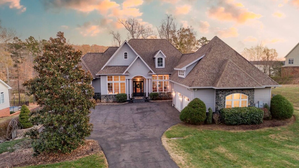 Bracey House | Portside Villa Luxury Rental on Lake Gaston