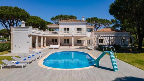 Quarteira Villa | Portuguese mansion close to marina, golf and beach.