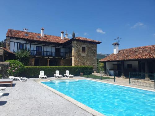 Medio Cudeyo Hotel | Posada La Lomba