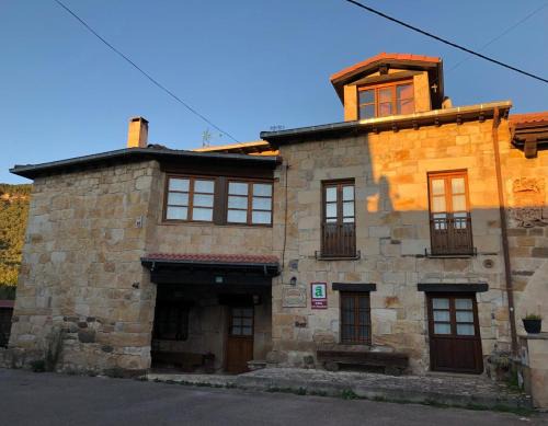 Valderredible Hotel | Posada Los Vallucos