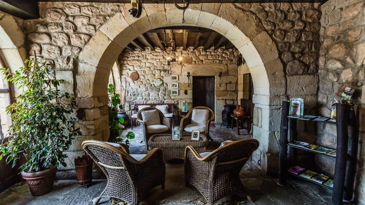 Los Corrales de Buelna House | Posada Real La Montañesa