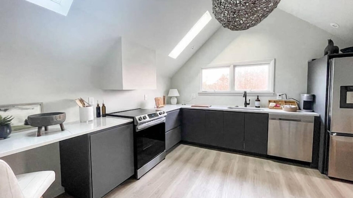 Pittsford House | *Posh 2BR in the Heart of the Pittsford Village*