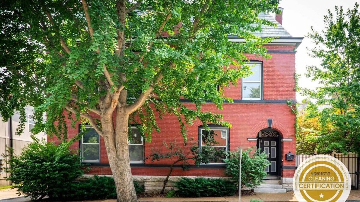 Soulard House | Posh 4-Floor Soulard Family Home/ABODEbucks