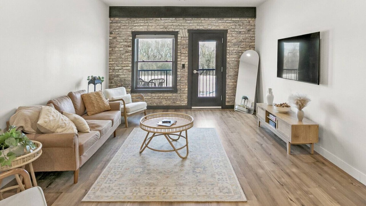 Dilworth Condo | Posh Condo in the Amazing Rail District!