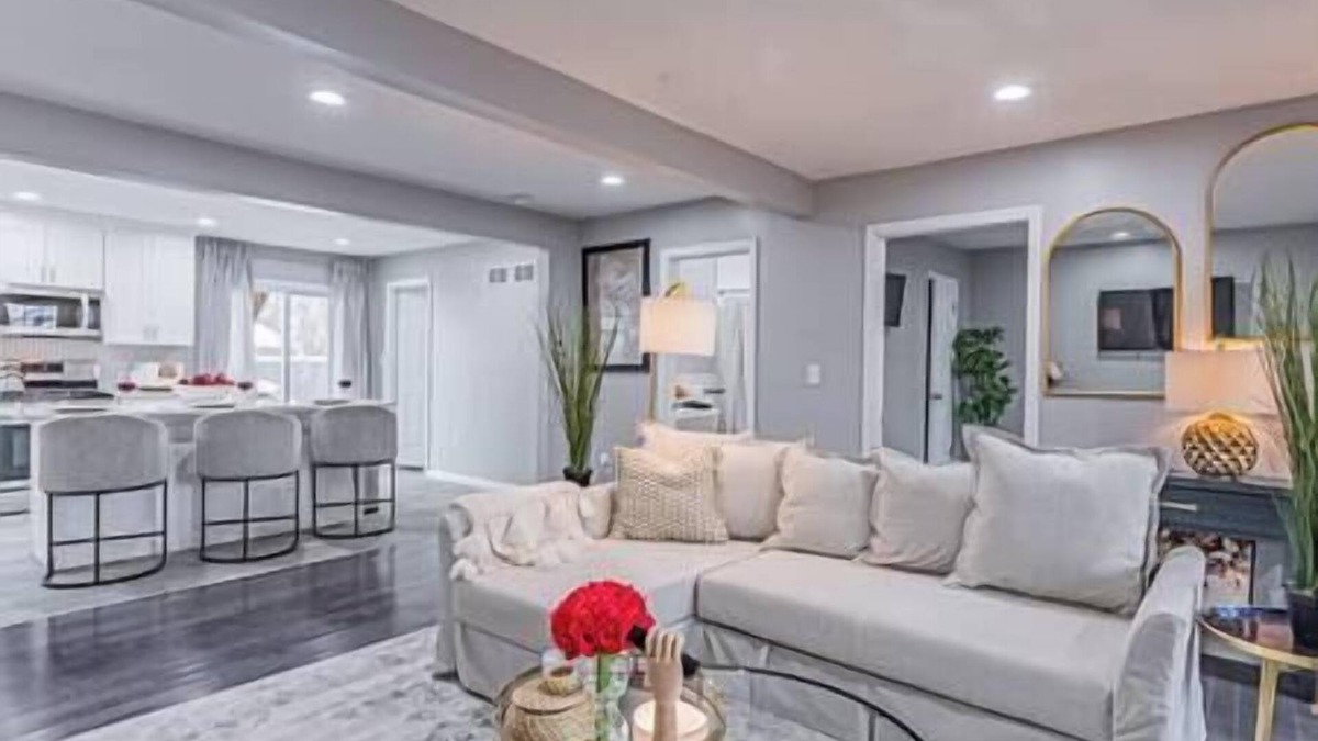 Plainfield House | Posh Living Cozy Haven 1